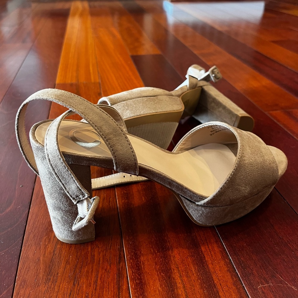 NWT Heels ๐ - Picture 6 of 6